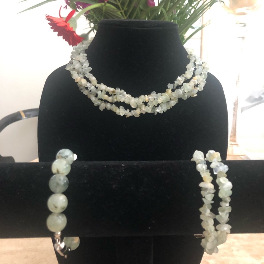 Multi-wear Prehnite Silvertone Magnetic Clasp Jewelry Set (Necklaces, Bracelets)